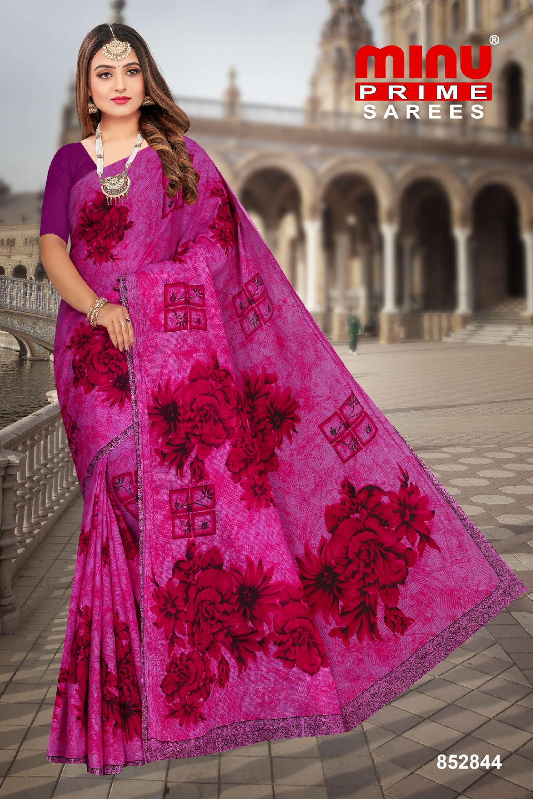 woman wearing top-quality saree at wholesale rate 