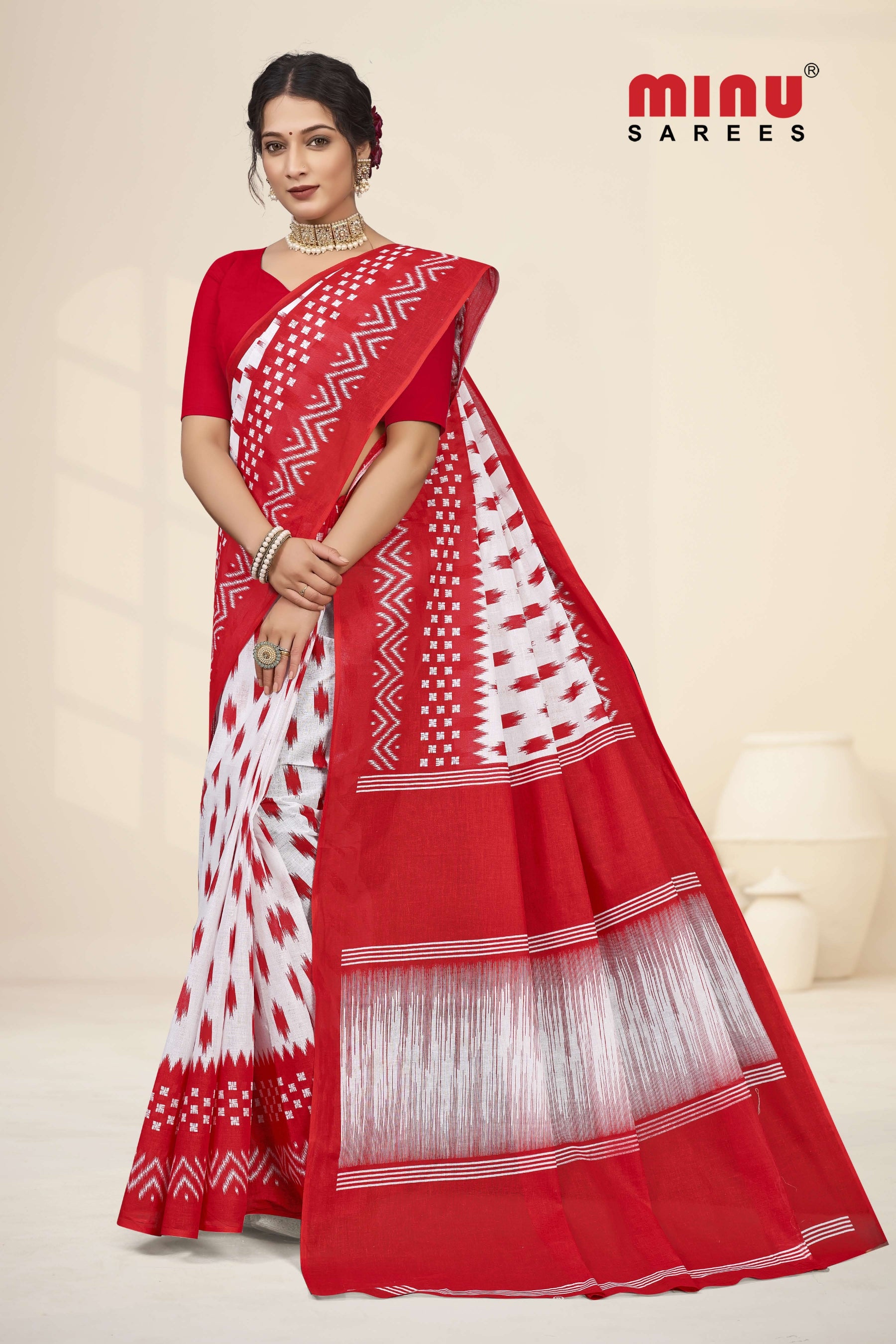 Woman in red color printed saree wholasale