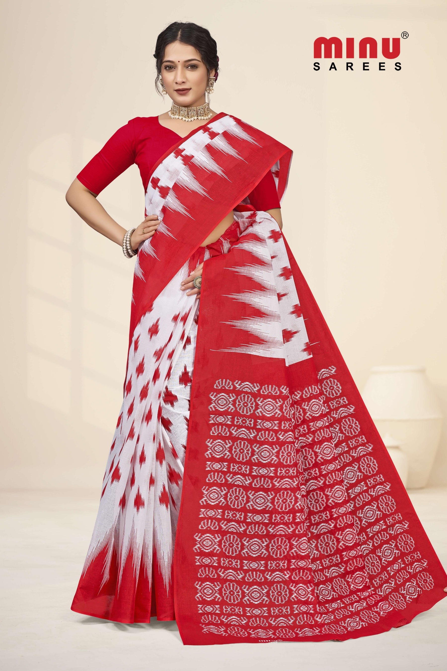 Woman wearing best designing color printed saree online