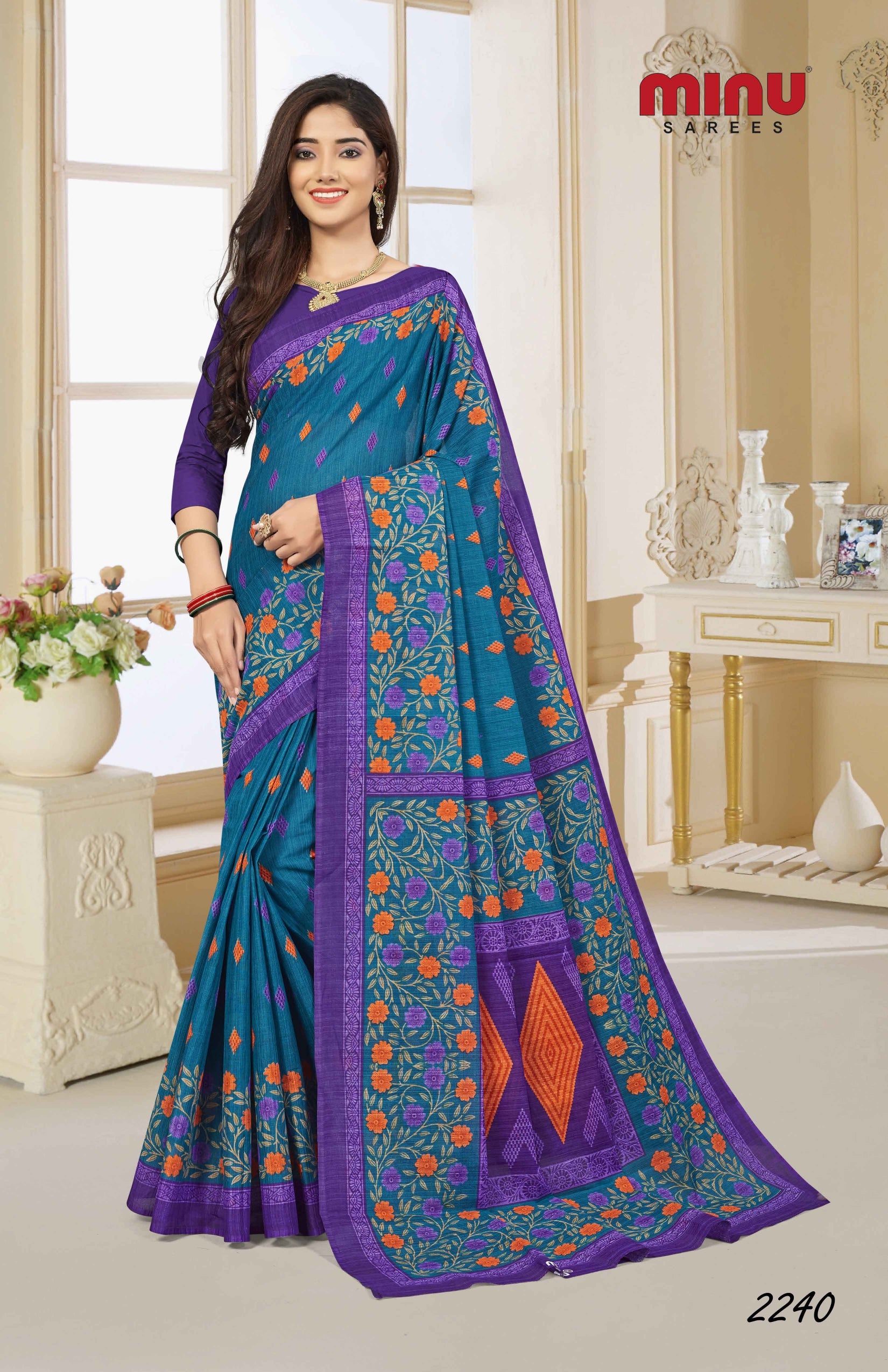 Woman wearing blue printed saree online